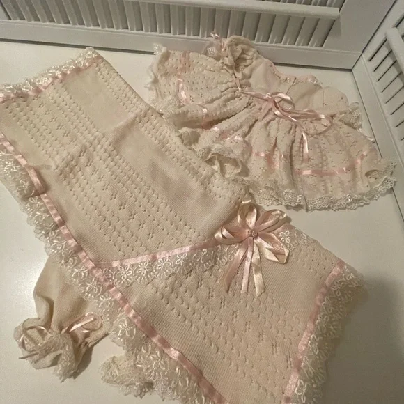 Adorable Benewborn set of three pieces,dresses pants and blankets. Soft and New - Picture 10 of 11